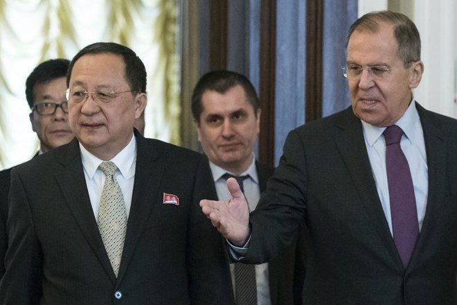 Severnokorejski zunanji minister  Ri Jong Ho na obisku v Moskvi.