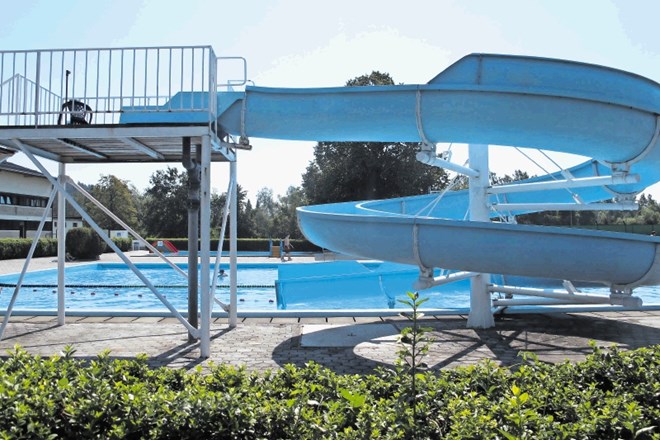V Domžalah načrtujejo povečanje obstoječega bazena (na fotografiji), med drugim pa bodo zgradili   tudi notranji bazen.