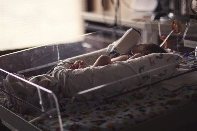 Na Kitajskem se je otrok  rodil  štiri leta po smrti staršev