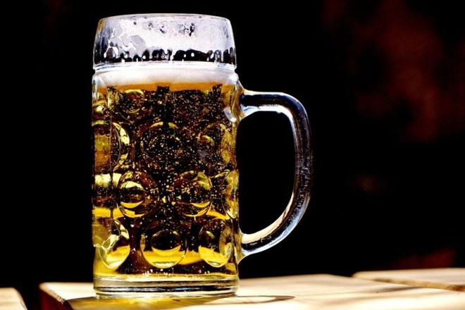 Znanstveniki: Že samo ena alkoholna pijača na dan lahko skrajša vaše življenje