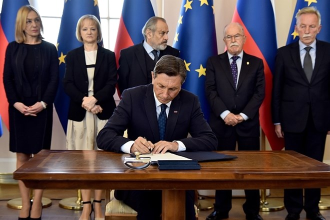 Predsednik republike Borut Pahor je podpisal odlok o razpustu parlamenta in razpisu predčasnih državnozborskih volitev.