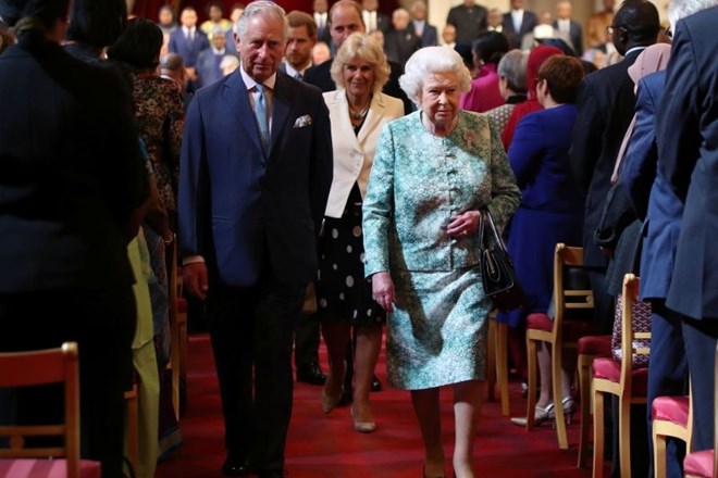 Princ Charles s kraljico Elizabeto II.