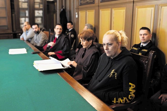 Višje sodišče, na katerem  sta obtožena Sanda Alibabić (v ospredju) in Mirzan Jakupi (drugi z leve) prisluhnila pritožbama...