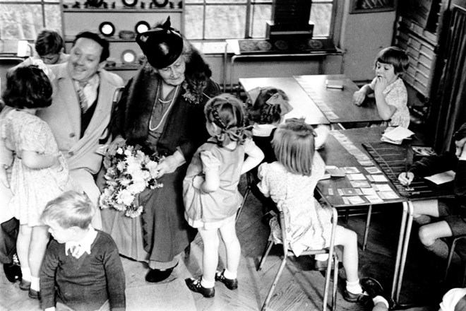 Maria Montessori: Učenje z angažiranjem vseh čutov otrok