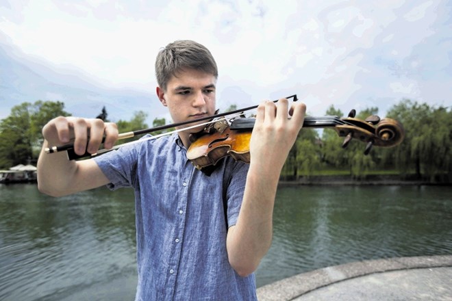 Nikola Pajanović, violinist: Zagotovo ne bi igral violine, če je ne bi imel rad. Že zdavnaj bi se temu uprl. Toda res si...