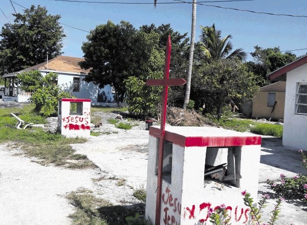 Po  Exumovih sledeh na Bahamih: Obeah in bar, mimo katerega se ne gre 