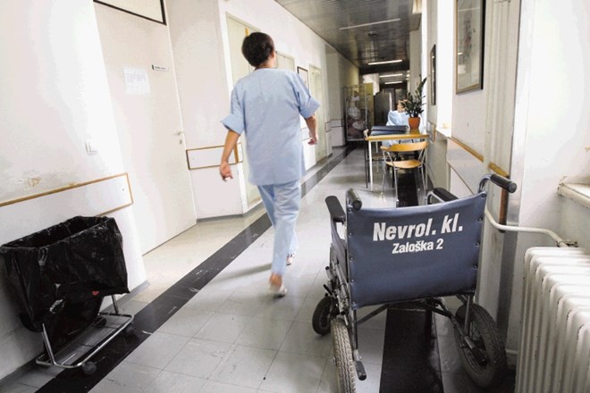 Medicinske sestre zaradi delovnih obremenitev pogosteje na bolniški in hospitalizirane