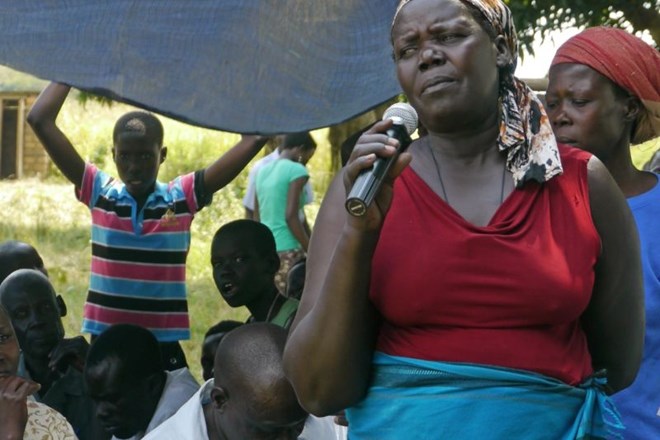 Oseminpetdesetletna Rose Lamwaka je bila deležna dobrote petnajstih lokalnih žensk.