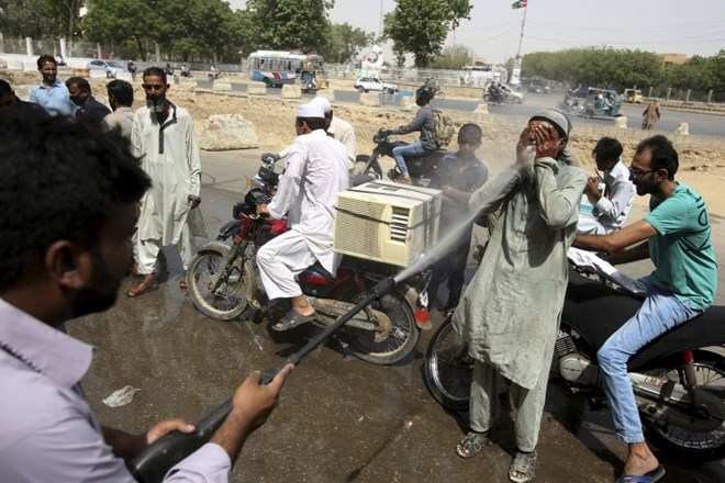 V Pakistanu številne žrtve vročinskega vala 