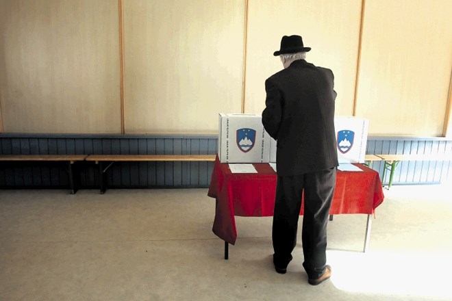 Doslej so se glasovnice vse tri dni predčasnega glasovanja zbirale v istih skrinjicah, po novem  jih bodo volilci odlagali v...