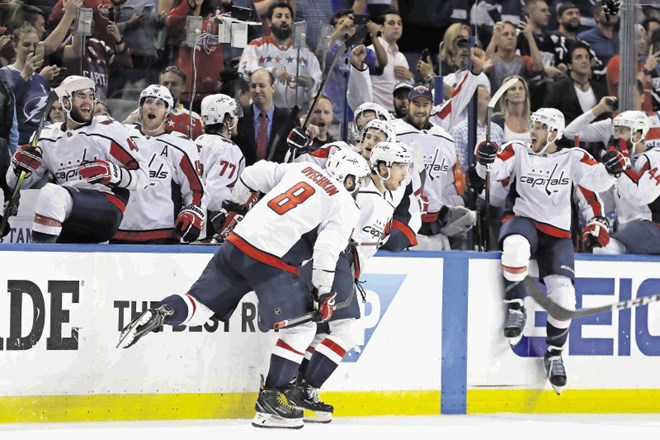 Hokejisti Washingtona so se veselili uvrstitve v finale Stanleyjevega pokala.