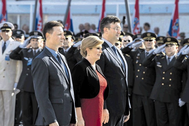 Lani na  proslavi obletnice Nevihte so bili odnosi v hrvaškem vrhu med Jandrokovićem, Kitarovićevo in Plenkovićem še...