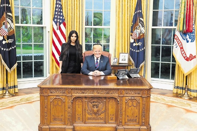 Kim Kardashian se je z Donaldom Trumpom sestala v Ovalni pisarni.