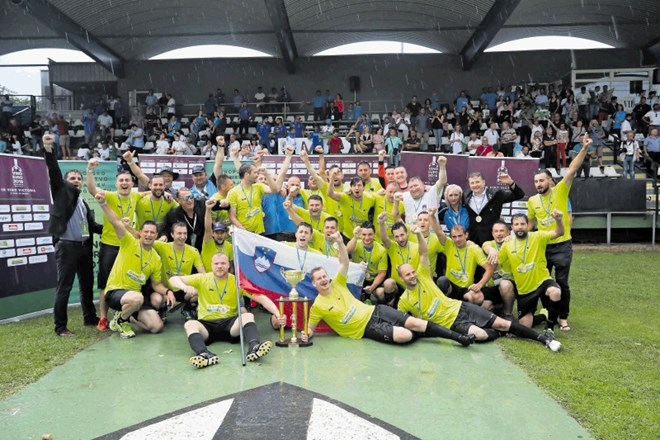 Slovenski vinarji so si dali duška ob tretjem zaporednem naslovu evropskega prvaka v nogometu.