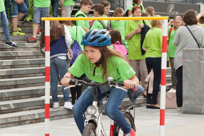 Mladi so kolesarsko znanje pridobivali tudi s pomočjo zabavnih praktičnih nalog.
