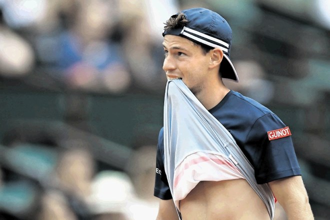 Diego Schwartzman je proti Rafaelu Nadalu v četrtfinalu Rolanda Garrosa dobil prvi niz s 6:4, drugi pa je bil pri izidu 5:3...