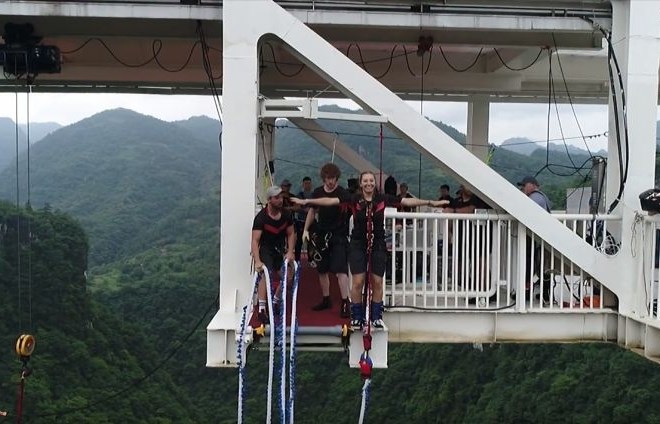 #video Na Kitajskem odpirajo najvišji bungee jumping na svetu