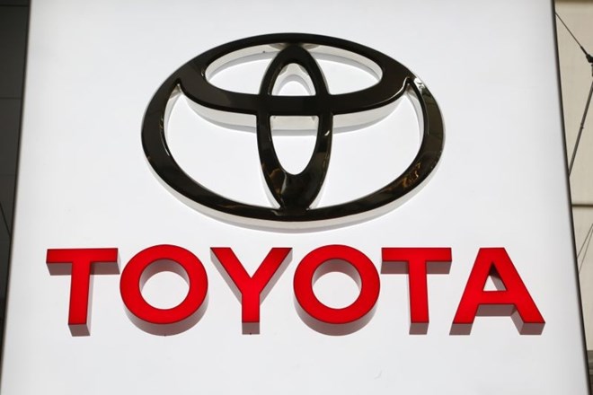 Toyota bo vložila milijardo dolarjev v ponudnika prevozov Grab