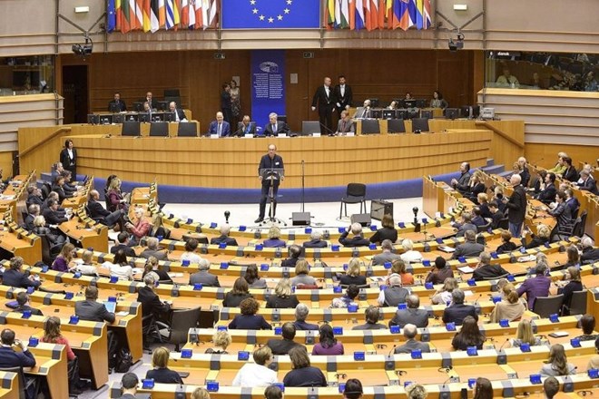 Evropski parlament potrdil sestavo po brexitu, Slovenija ostaja pri osmih sedežih