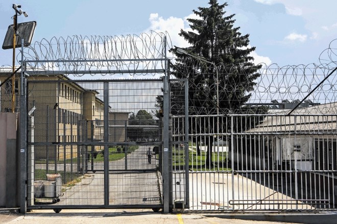 Slovenski zapori se soočajo s kronično kadrovsko podhranjenostjo, kar zadeva pravosodne policiste.