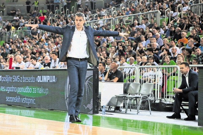 Zoran Martić bo še naprej vodil košarkarje Olimpije.
