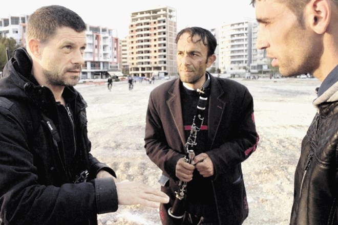 Film Šum Balkana režiserja Borisa Petkoviča dokumentira glasbeno potovanje kontrabasista Tomaža Groma po ulicah različnih...
