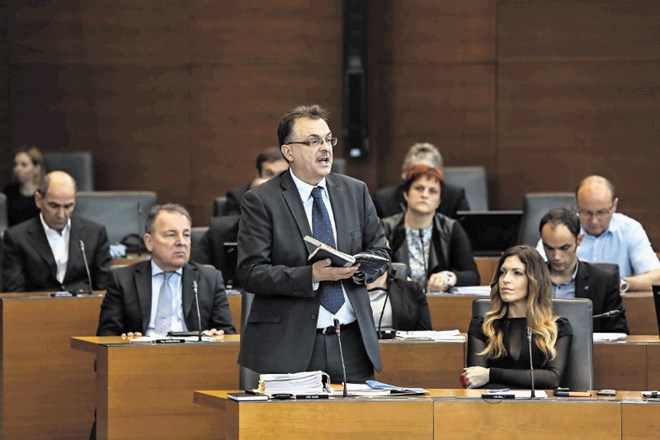 Izbira Danijela Krivca (desno) za prvega poslanca SDS je  po parlamentarnih hodnikih precej  odmevala. Od leta 2005 je...