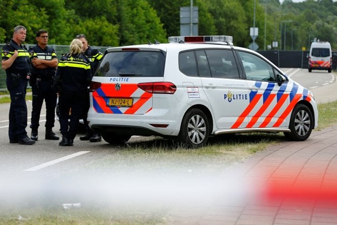 Na festivalu na Nizozemskem kombi zapeljal v pešce, ena oseba je umrla