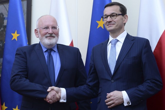 Frans Timmermans (desno)in poljski premier Mateusz Morawiecki.