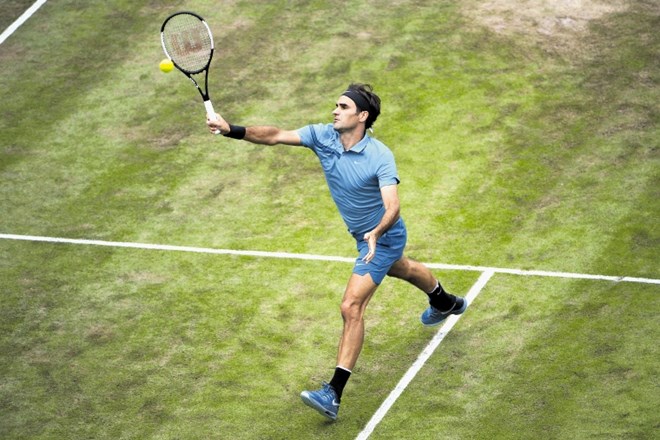 Rogerja Federerja po zmagi v Stuttgartu danes v Halleju čaka dvoboj z Aljažem Bedenetom.
