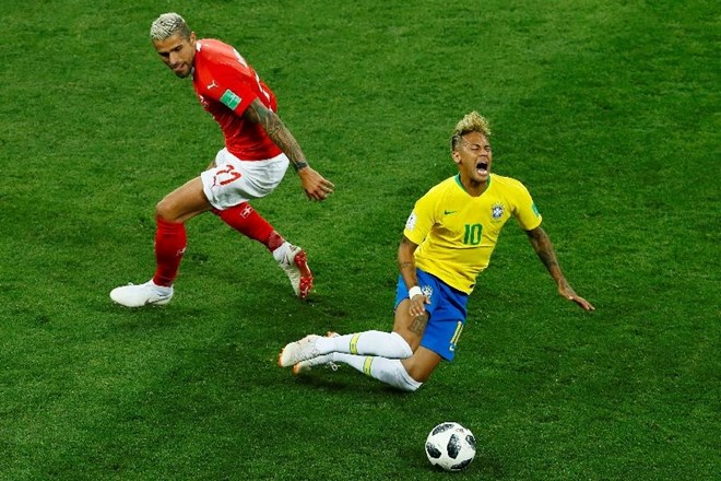 Neymar z bolečinami v gležnju odšepal s treninga