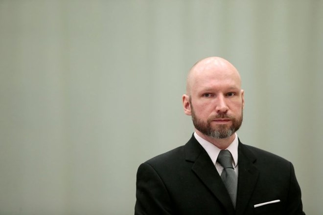  Breiviku ne gre slabo
