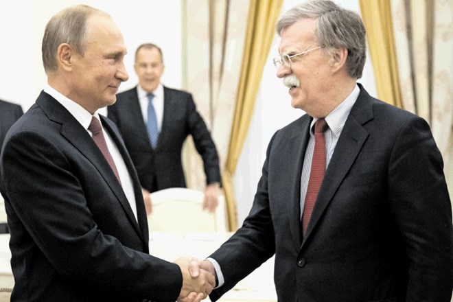 John Bolton, svetovalec Donalda Trumpa za nacionalno varnost, je danes na srečanju z Vladimirjem Putinom tlakoval pot za...