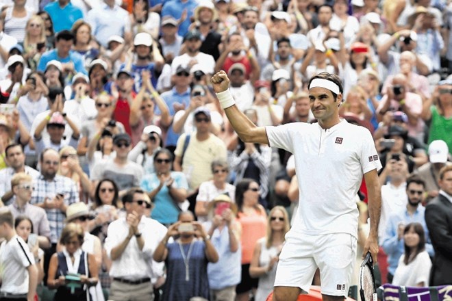 Roger Federer znova navdušuje na igriščih Wimbledona.