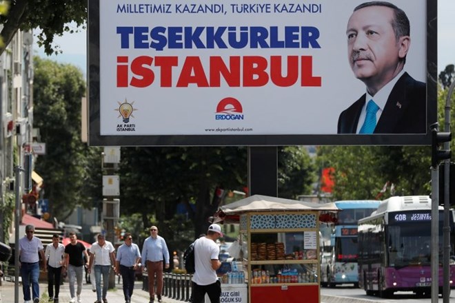 Turčija bo v ponedeljek uveljavila predsedniški sistem 