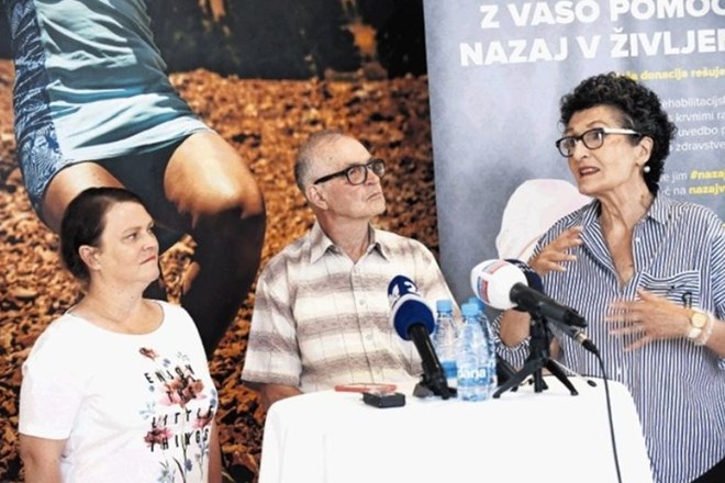Lenka Molek (z leve), Safet Zjakić in Marianne Virag Kelenc so se po bolezni ob pomoči programa vrnili v življenje.