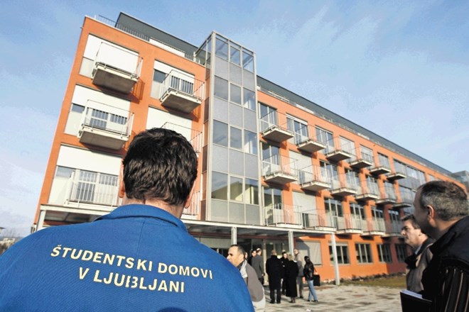V oči bode, da ni bilo  potrebe po hitenju z imenovanjem novega direktorja  Študentskega doma Ljubljana. A  Tomažu Pečniku z...