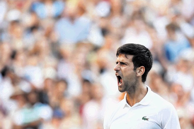 Novak Đoković ni skrival čustev, ko je v tretjem krogu uspešno prestal prvi večji test na letošnjem Wimbledonu. Srb je...