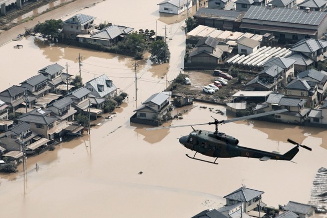 Število žrtev obilnega deževja na Japonskem se je povzpelo na 100 