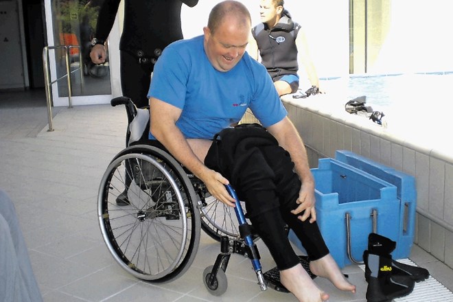 Predvsem aktivnosti, povezane z vodo,  ljudem z gibalno oviranostjo omogočajo gibanje brez vozička.