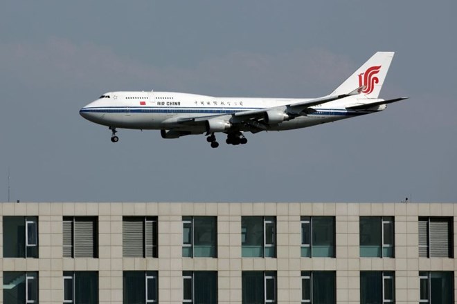 Kopilot ene največjih kitajskih letalskih družb Air China je v četrtek med letom prižgal elektronsko cigareto.