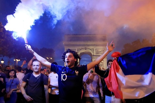 V Franciji izredne varnostne razmere ob državnem prazniku in velikem finalu