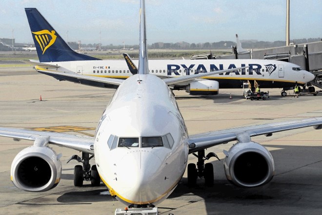 Ryanairovo letalo z bolnimi potniki preusmerjeno v Nemčijo 