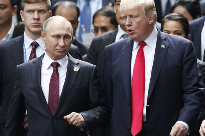 Demokrati zahtevajo odpoved vrha med Trumpom in Putinom 