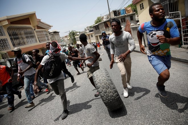 Premier Haitija po nemirih odstopil 