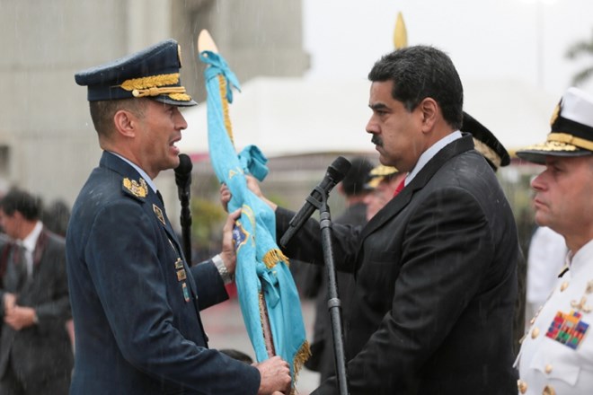 Nicolas Maduro na desni