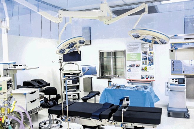 V operacijskih dvoranah jeseniške bolnišnice bodo spet opravljali  urološke operacije.