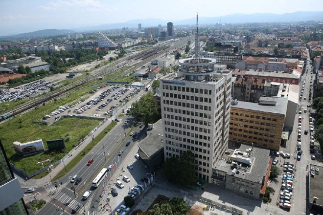 Tržni delež Telekoma Slovenije je v prvem četrtletju obsegal 33,6 odstotka na področju fiksnega širokopasovnega dostopa in...