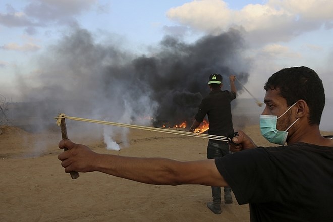 Po dnevu nasilja in petih žrtvah dogovor Izraela in Hamasa o prekinitvi ognja