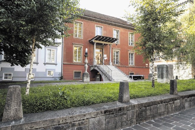 Večino denarja za prenovo stavbe na Vegovi 7 bo zagotovila Mestna občina Ljubljana, nekaj sto tisočakov pa bo prispeval...
